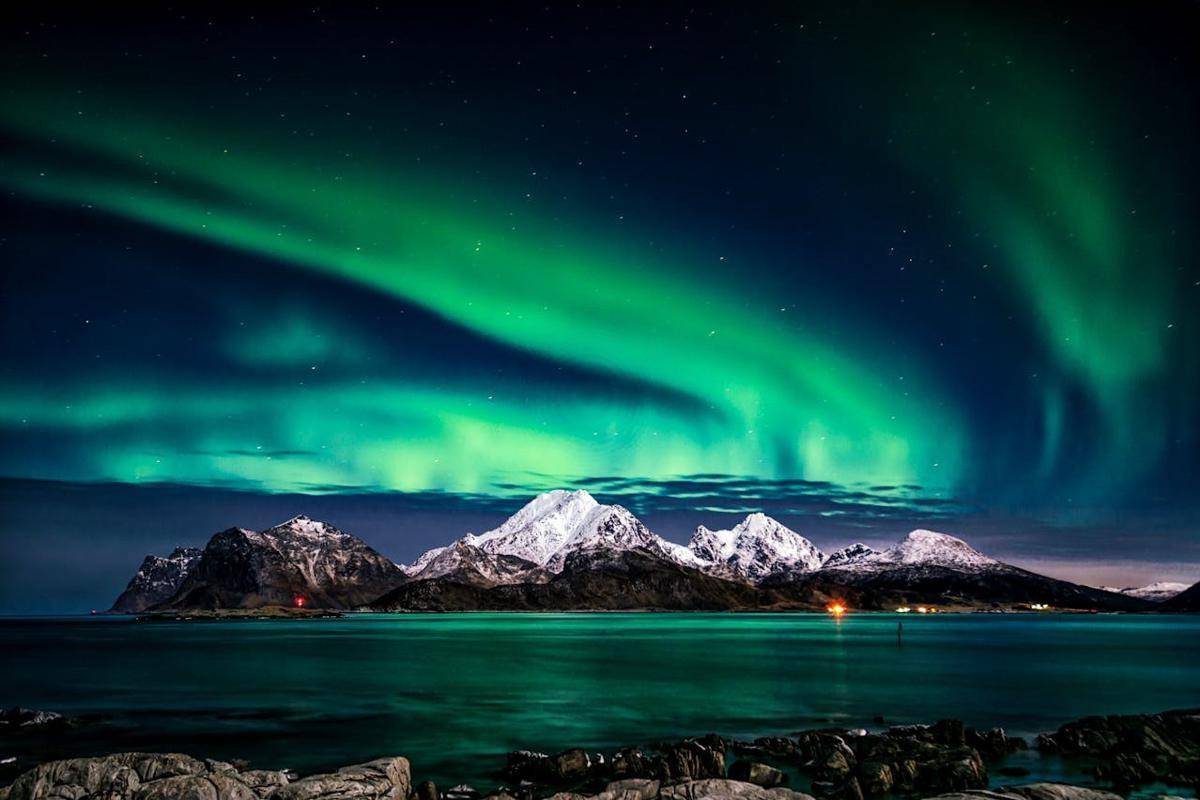 Momen magis Aurora Borealis di Islandia, langit menari dalam diam. (Pexels/stein egil liland)