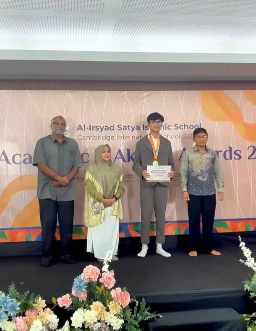 anak Hengky Kurniawan dapat penghargaan di bidang matematika