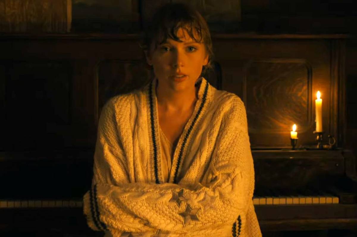 Taylor Swift dalam video musik cardigan (dok. Republic Records/cardigan)