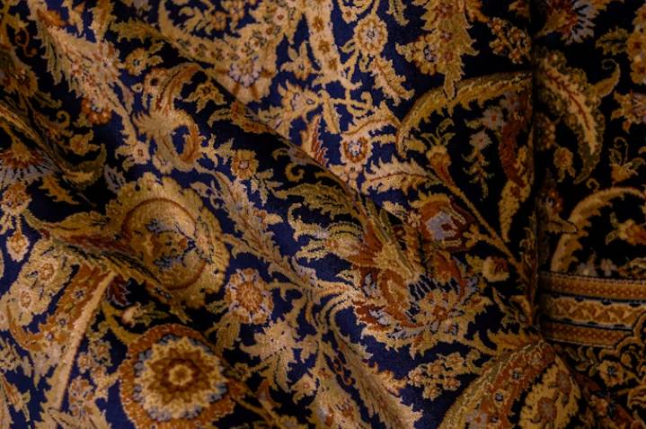 illustrasi batik (unsplash.com/Paolo Bici)
