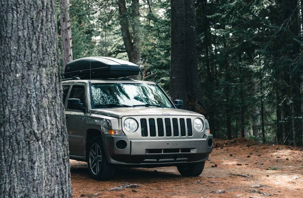illustrasi mobil dengan roof rack (unsplash.com/Ali Kazal)
