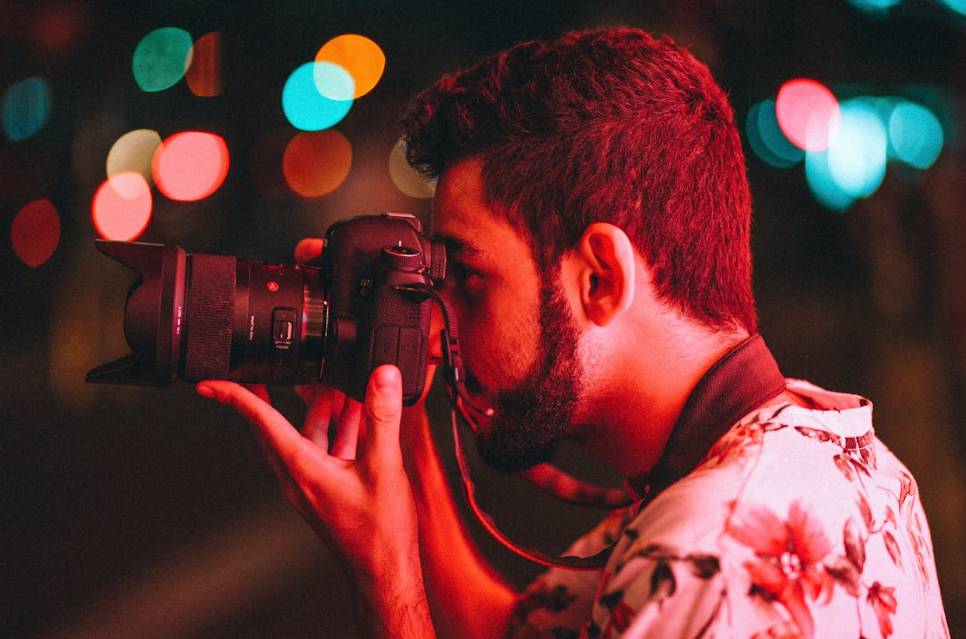 ilustrasi fotografer pria
