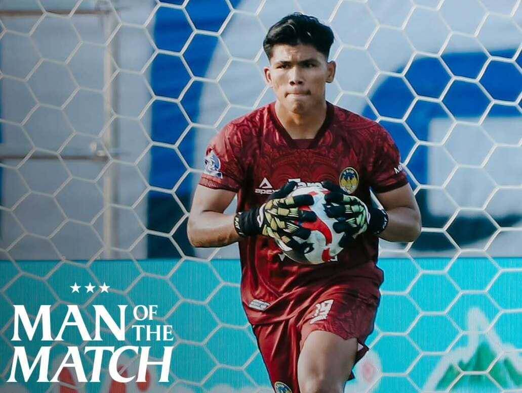 Cahya Supriadi jadi Man of the Match dan pahlawan PSIM usai gagalkan penalti Persib. (instagram.com/psimjogja_official)