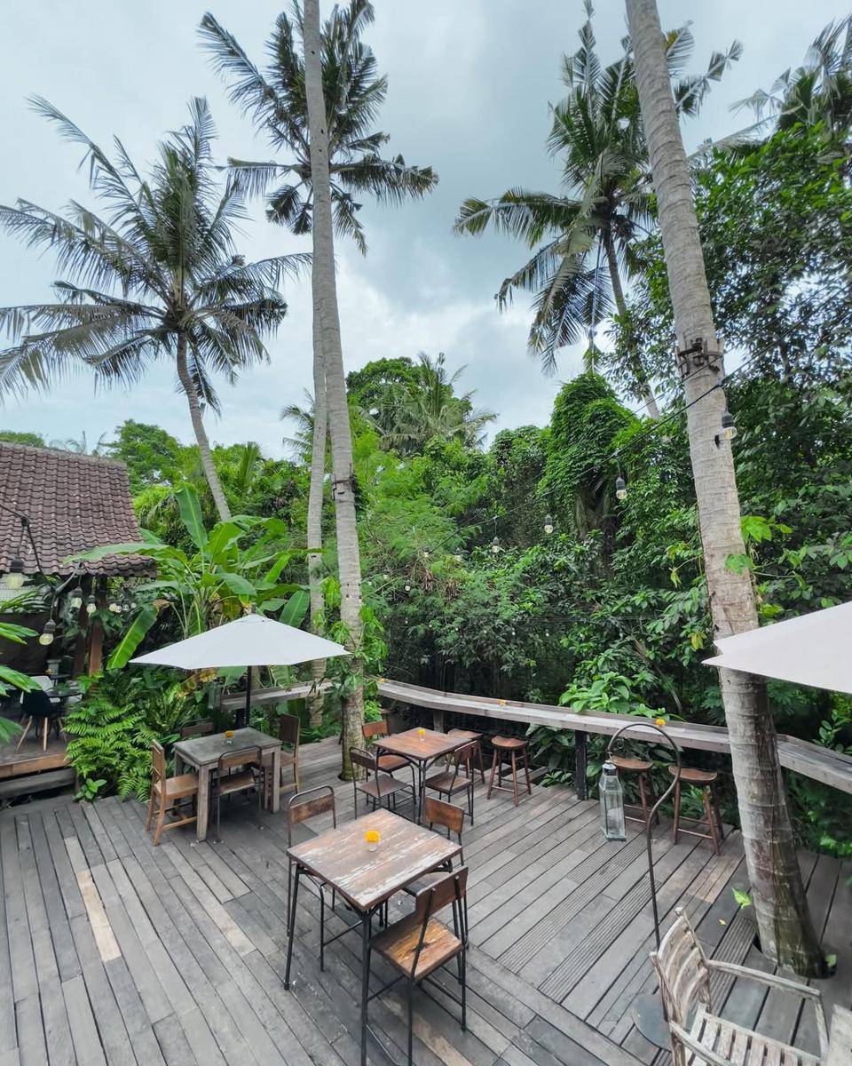 Lusi & Pakan by The River (instagram.com/lusidanpakanbali)
