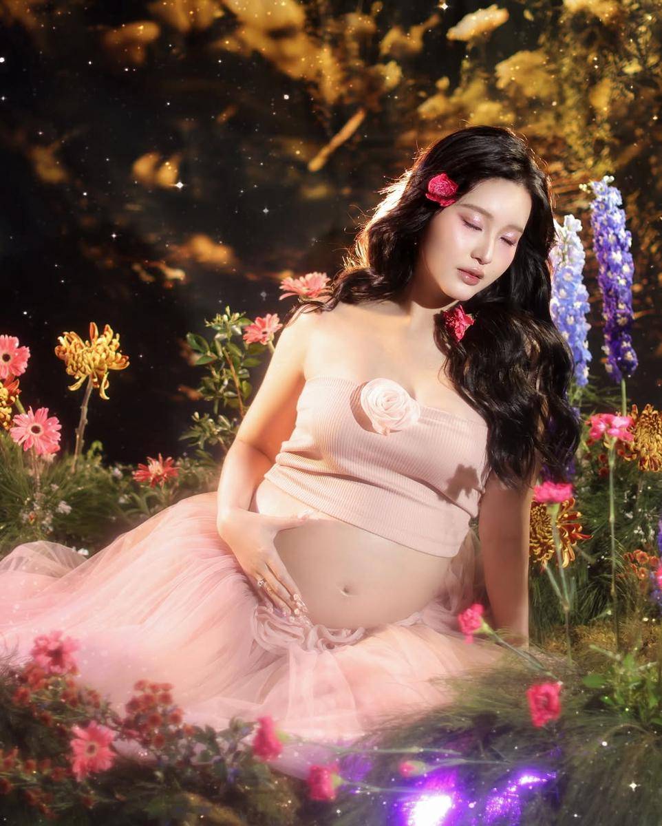 Maternity shoot Nita Vior (instagram.com/nitavior)