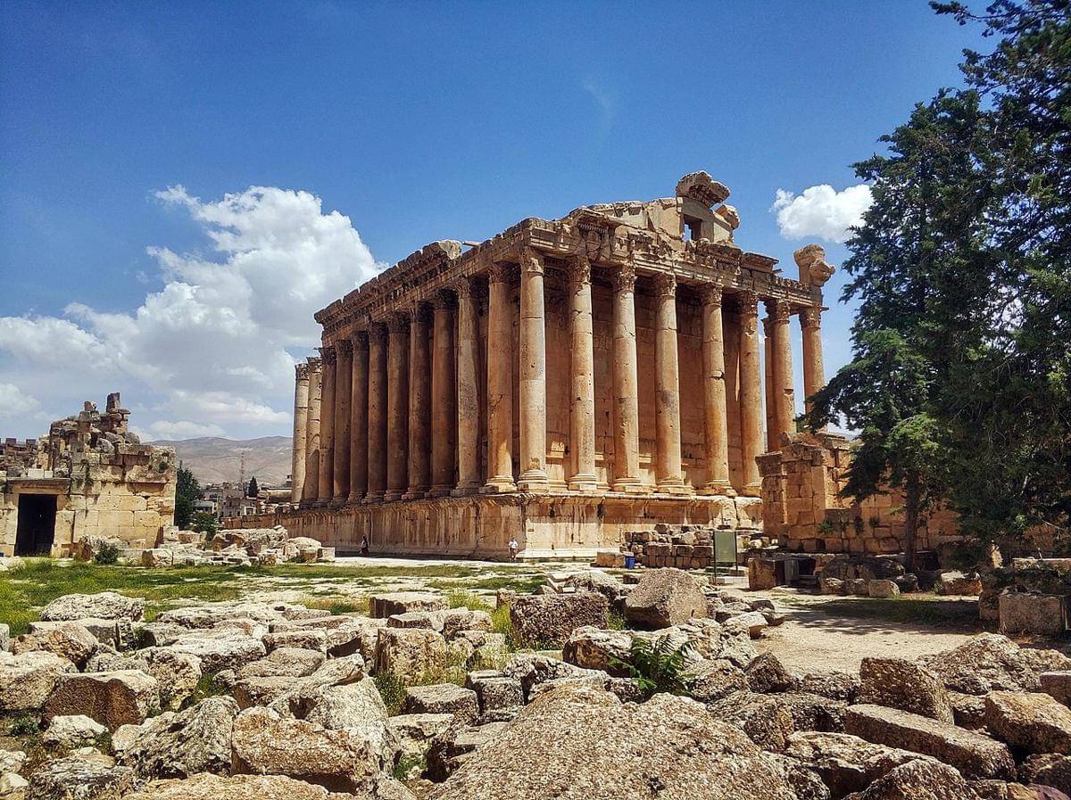 potret Kuil Bacchus yang merupakan kuil peninggalan era Romawi Kuno di Kota Baalbek, Lebanon (commons.wikimedia.org/Lodo)