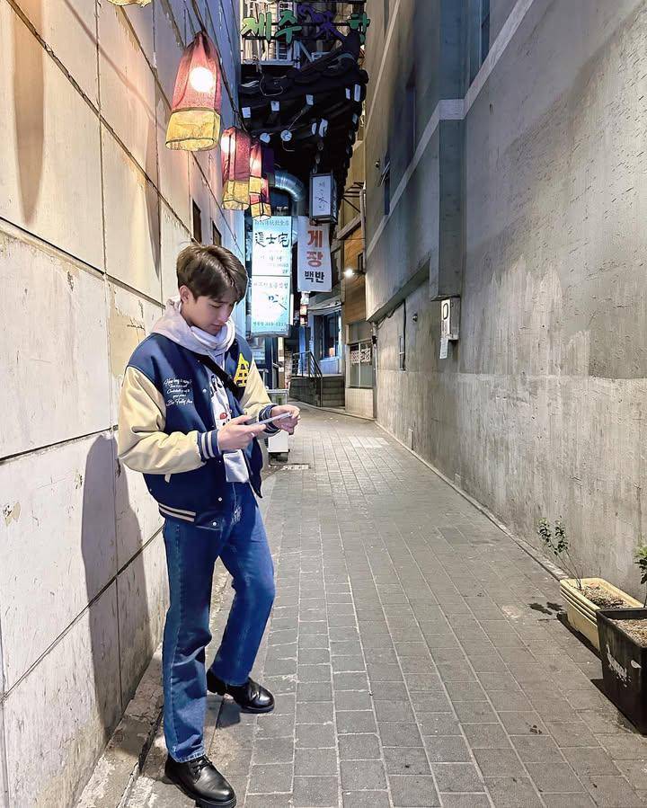 outfit layering ala Earth Pirapat (Instagram.com/theearthe)