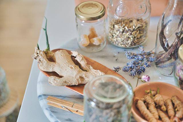 ilustrasi bahan herbal (unsplash.com/THLT LCX)