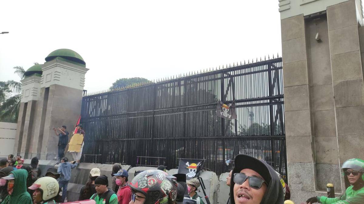 paga DPR dilumuri oli