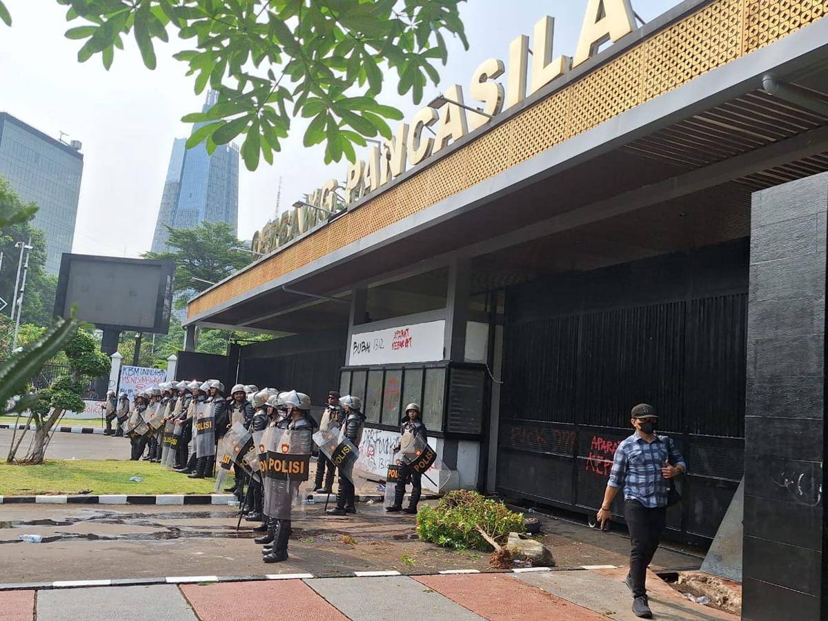 Demo DPR Gerbang Pancasila