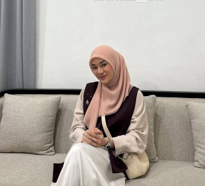 potret Clara Shinta beri undangan nikah ke Pak Anies dan Pak Tom