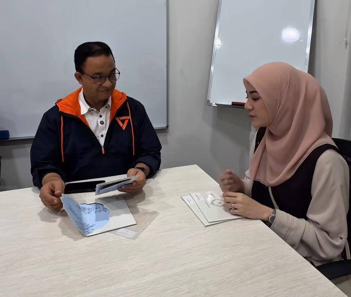 potret Clara Shinta beri undangan nikah ke Pak Anies dan Pak Tom
