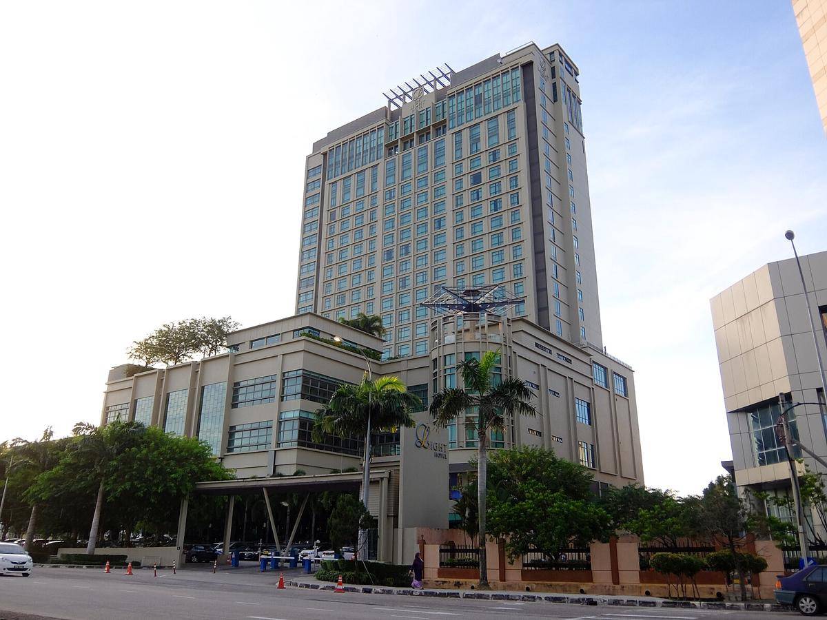 potret hotel di Penang (commons.wikimedia.org/Chongkian)