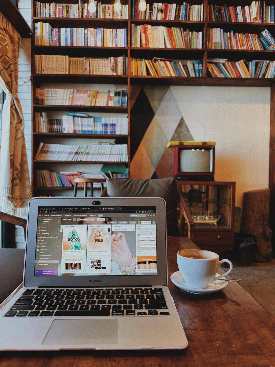 Ilustrasi kafe buku (pexels.com/@nomudodjr.jr)