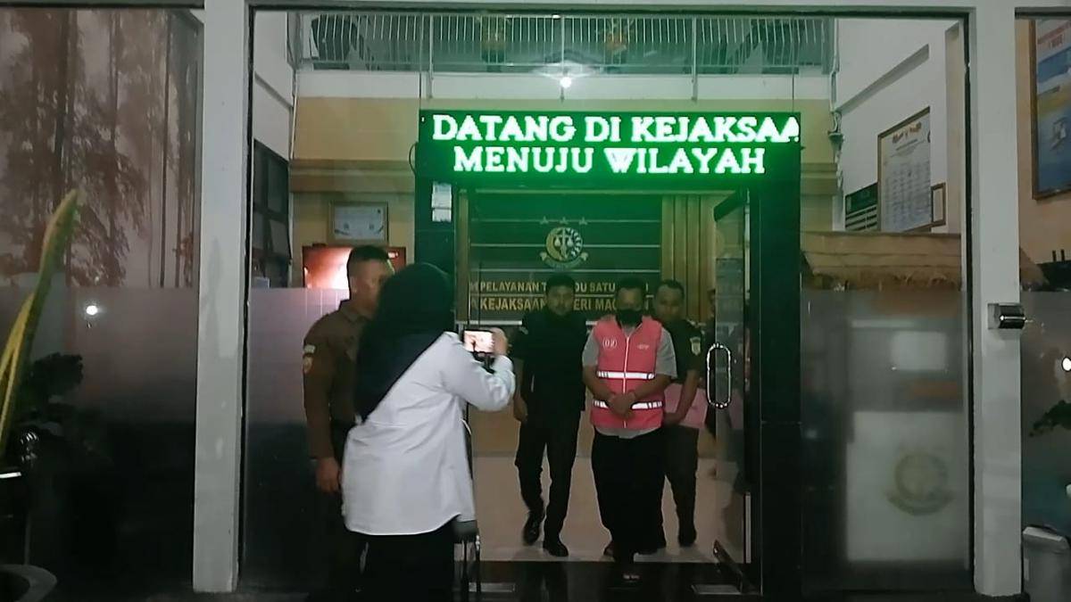 Kejari Magetan tetapkan dua orang tersangka dugaan korupsi pengadaan gamelan di Dikpora. IDN Times/Riyanto.