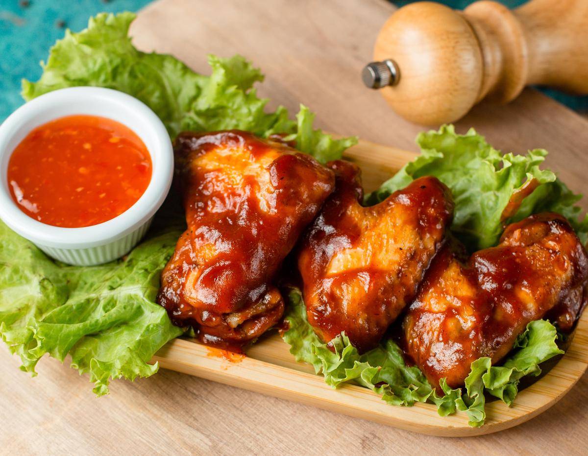 ilustrasi ayam goreng saus gochujang