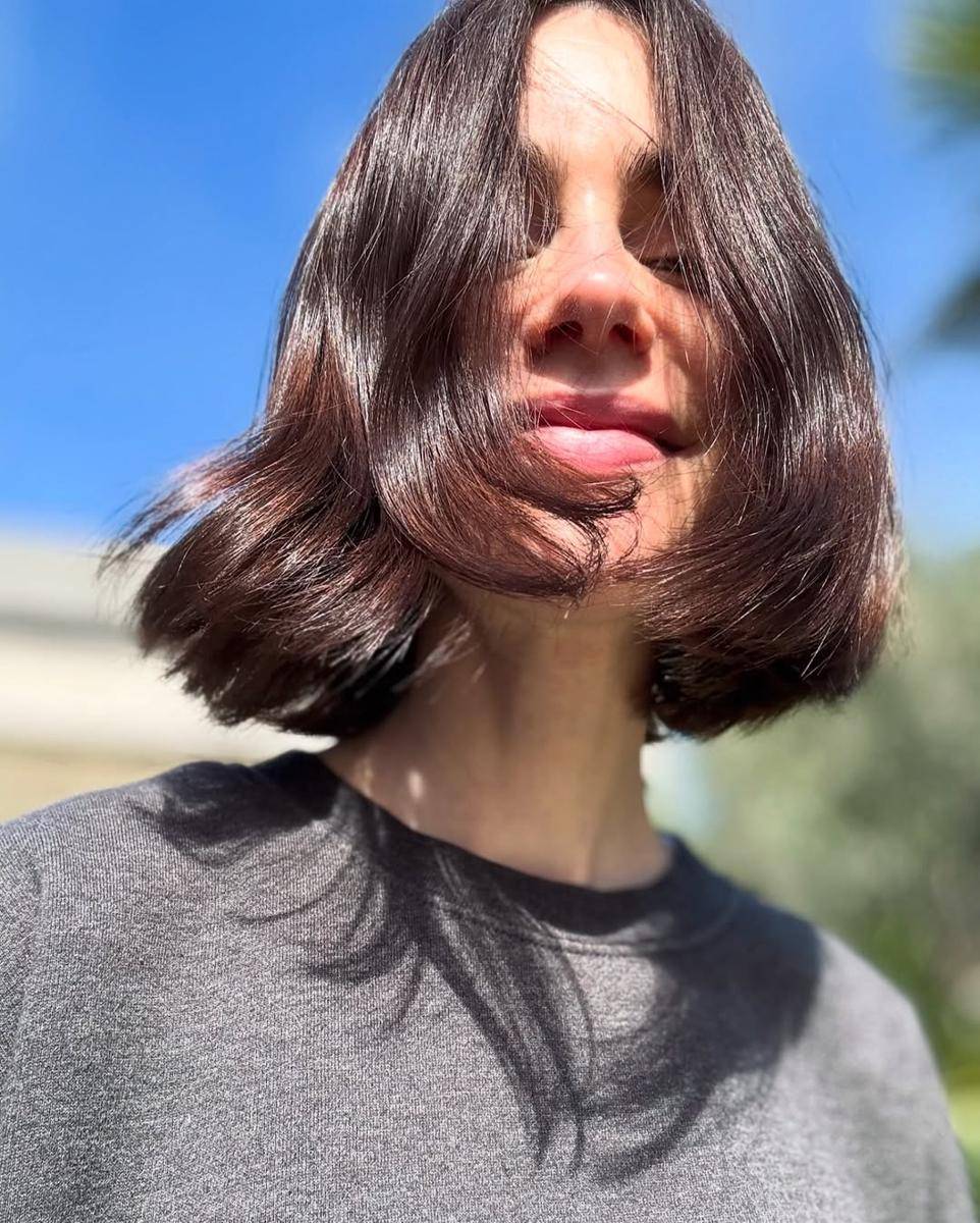 gaya rambut ala Lily Collins (instagram.com/lilyjcollins)