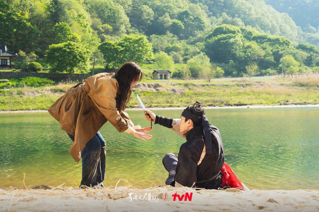 still cut drama Korea Bon Appétit, Your Majesty (instagram.com/tvn_drama)