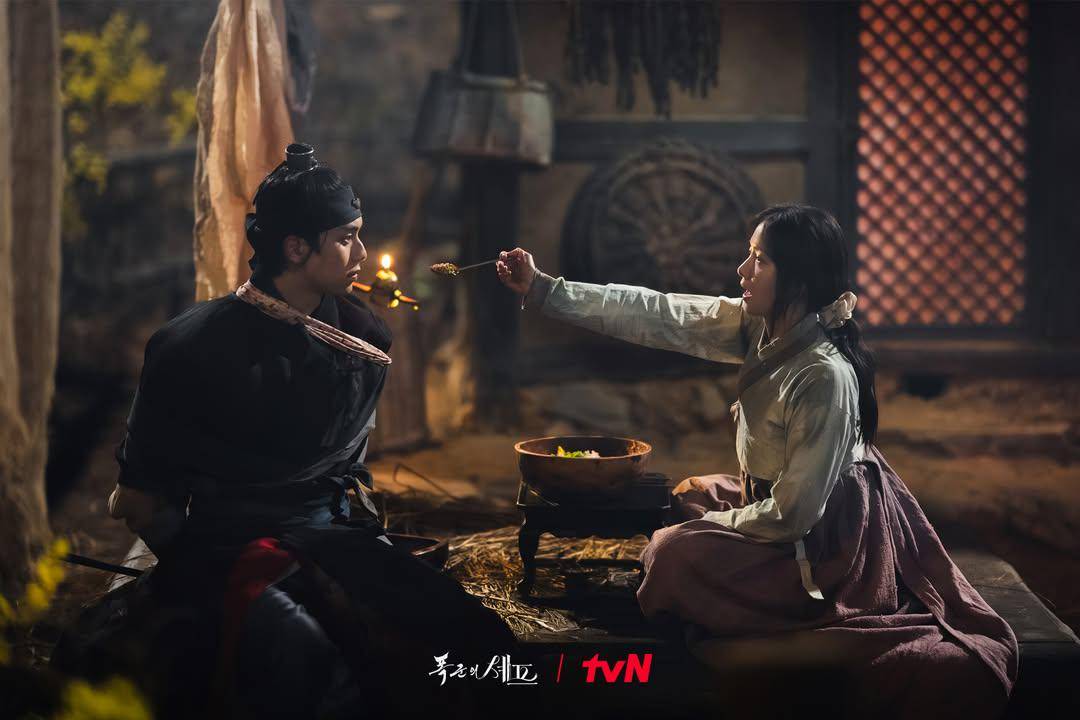 still cut drama Korea Bon Appétit, Your Majesty (instagram.com/tvn_drama)