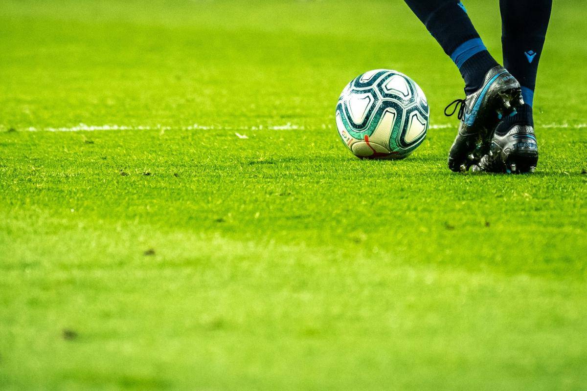 ilustrasi sepak bola (unsplash.com/Emilio Garcia)