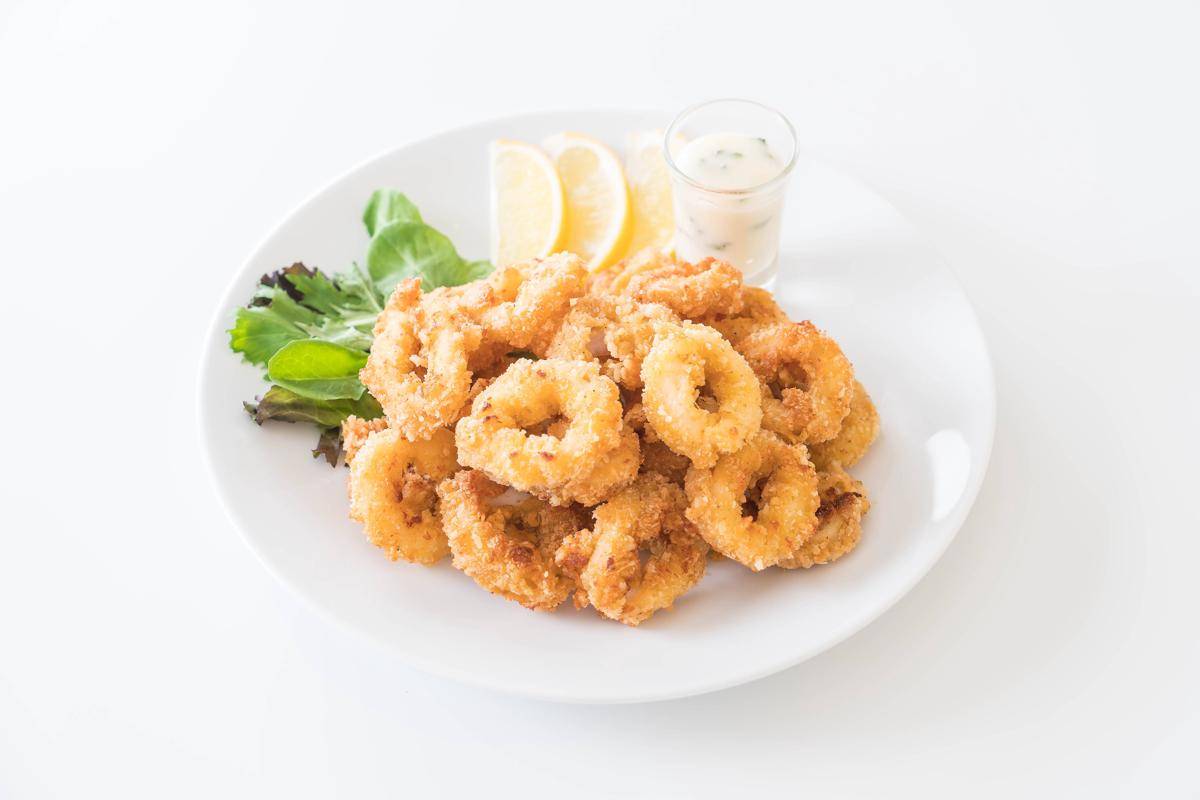 ilustrasi calamari rings (freepik.com/ topntp26)
