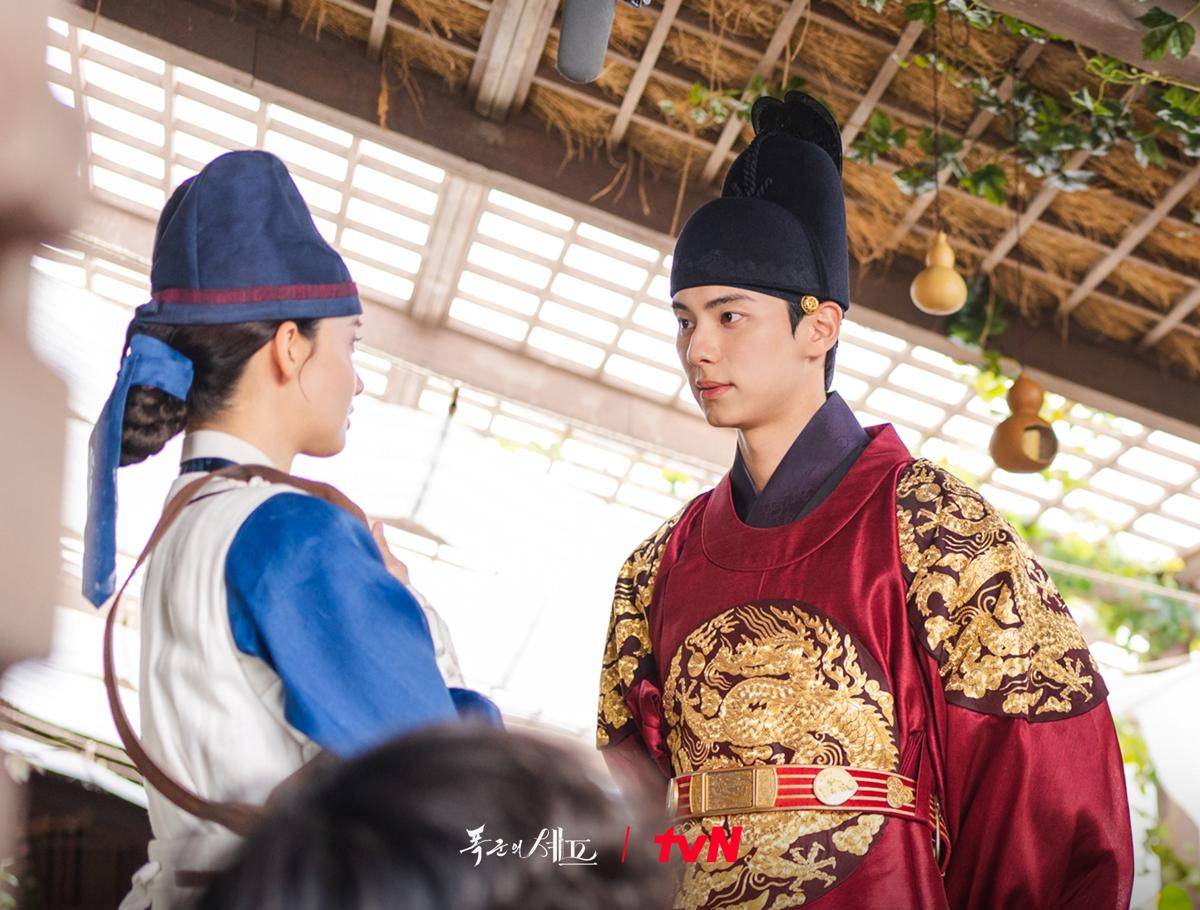 cuplikan drakor Bon Appetit Your Majesty