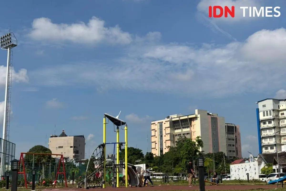 Suasana Taman Kebun Bunga di Medan (IDN Times/Indah Permata Sari)