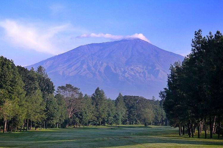 potret Gunung Arjuno dari Singosari, Kabupaten Malang (commons.wikimedia.org/Benni_Indo)