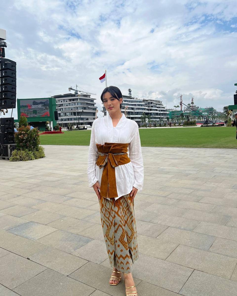Inspirasi OOTD ala Mawar Eva