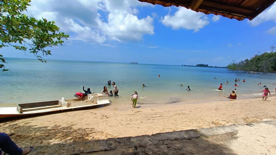 ilustrasi pantai maimo