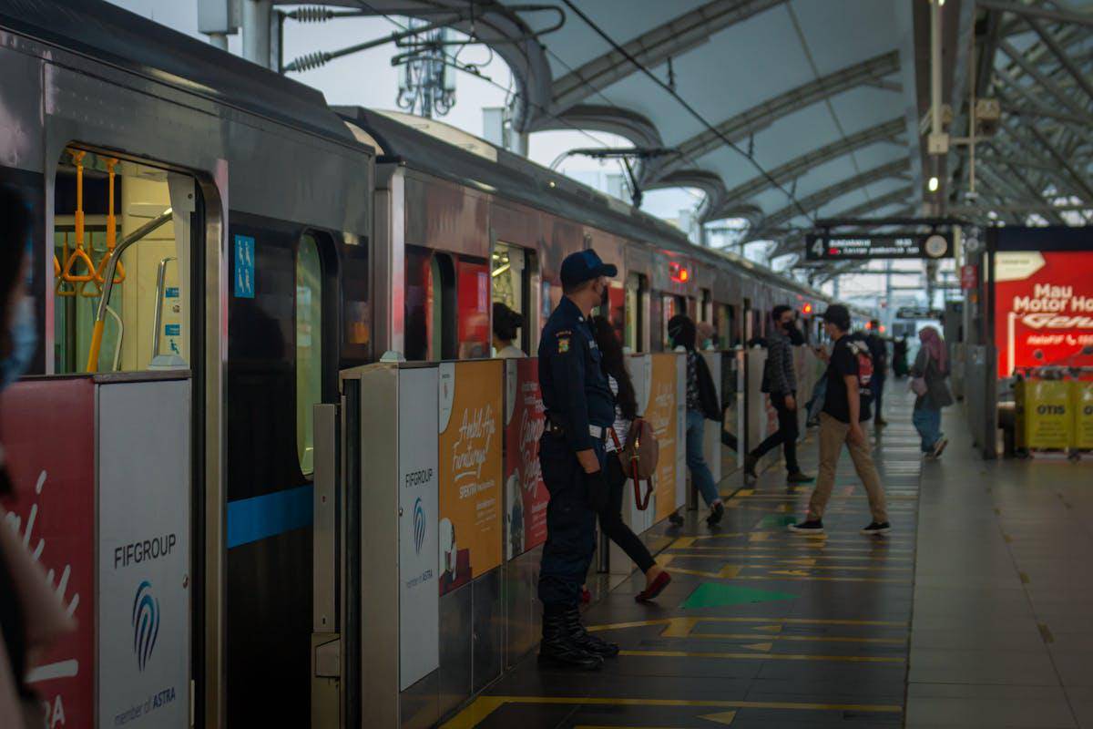 ilustrasi stasiun kereta (pexels.com/Baarast Project)