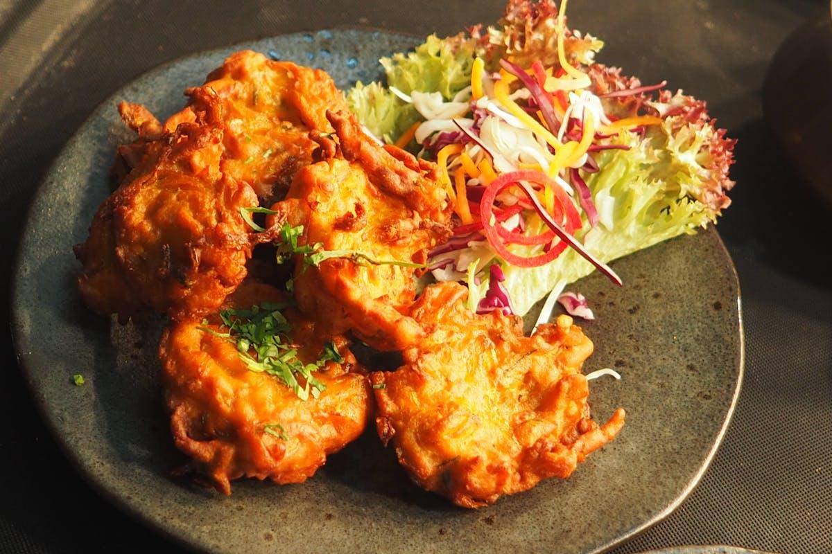 ilustrasi ayam goreng tepung dengan air fryer