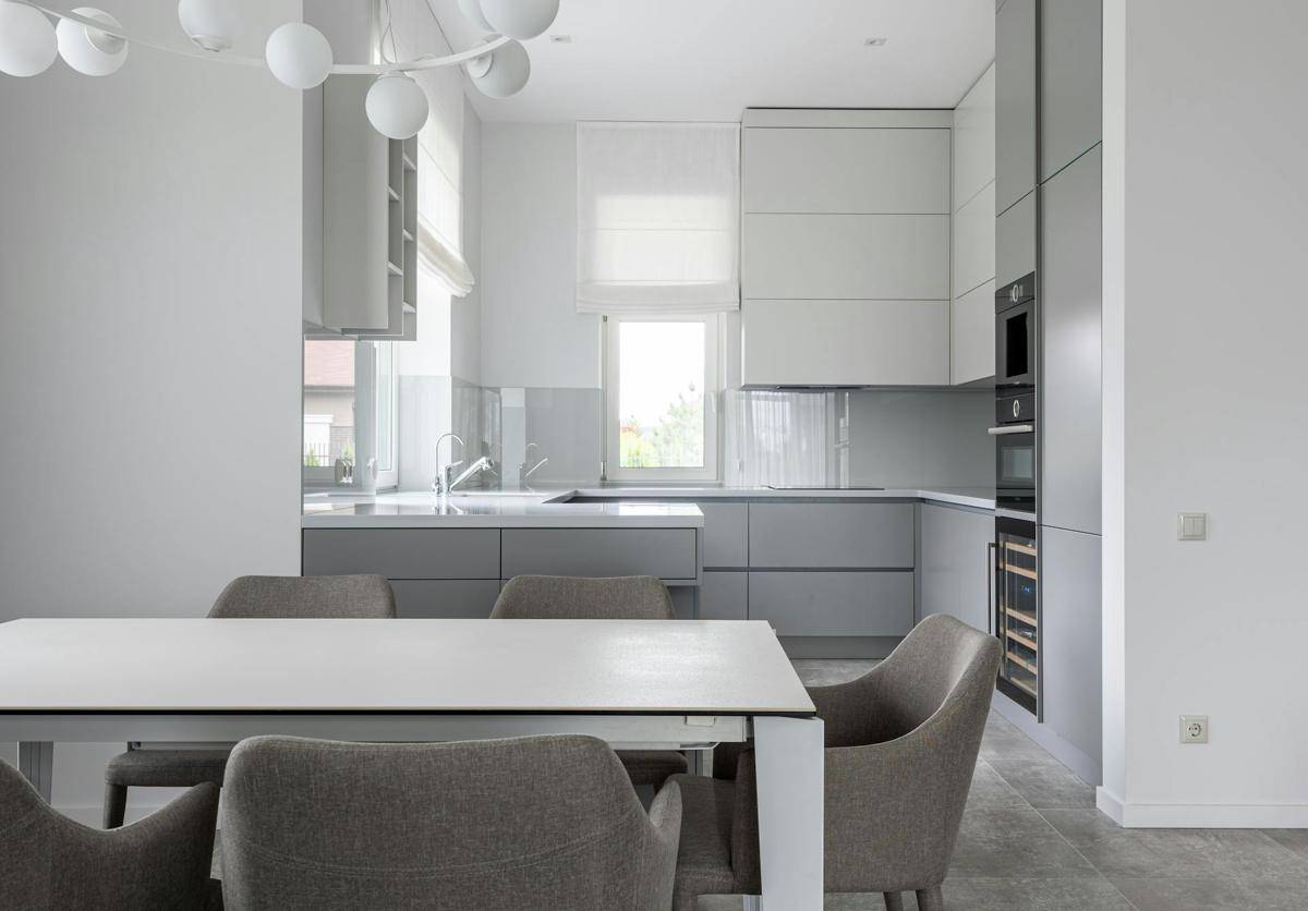 ilustrasi kabinet dapur berwarna abu-abu