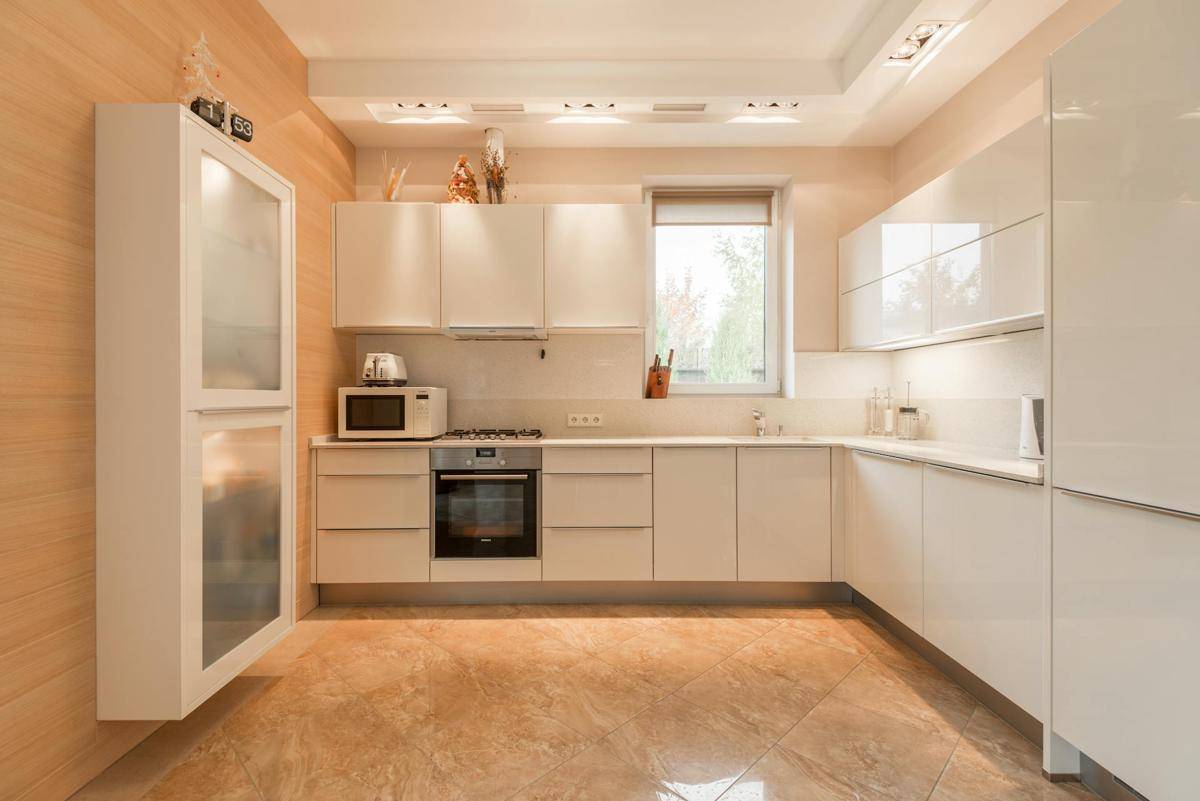 ilustrasi kabinet dapur dengan finishing glossy (pexels.com/Max Vakhtbovycn)