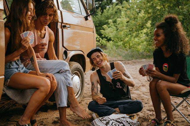 ilustrasi travelling bareng teman (pexels.com/KoolShooters)