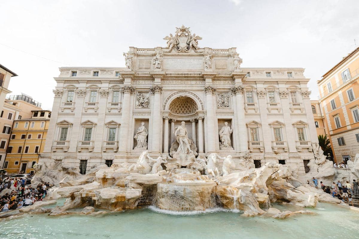 Potret Trevi Fountain, Italia