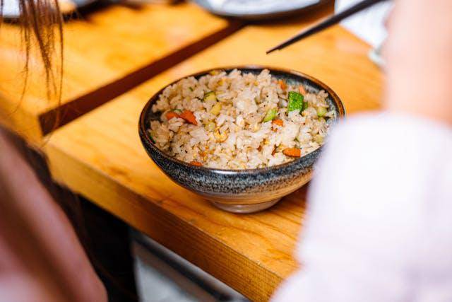nasi goreng bumbu iris (pexels.com/Viridiana Rivera)