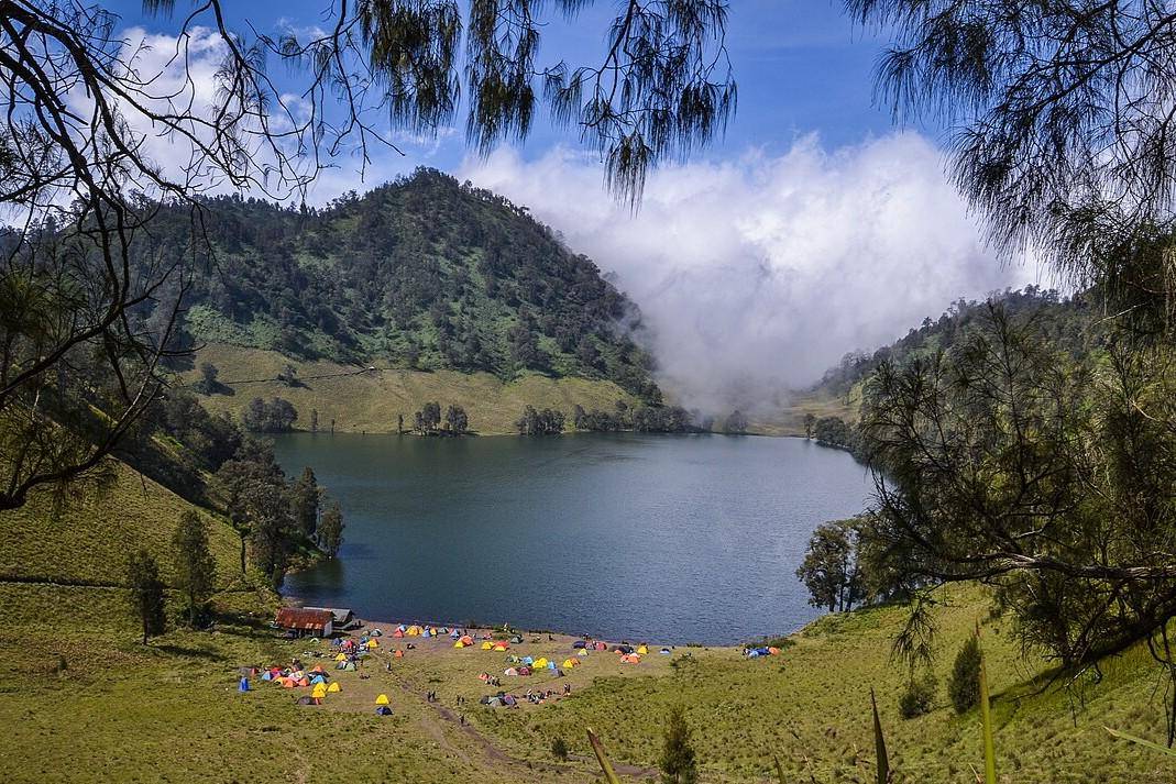 Ranu Kumbolo, Gunung Semeru (commons.wikimedia.org/Herdik.herlambang)