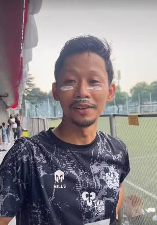 seleb terkena gas air mata saat main bola di Senayan