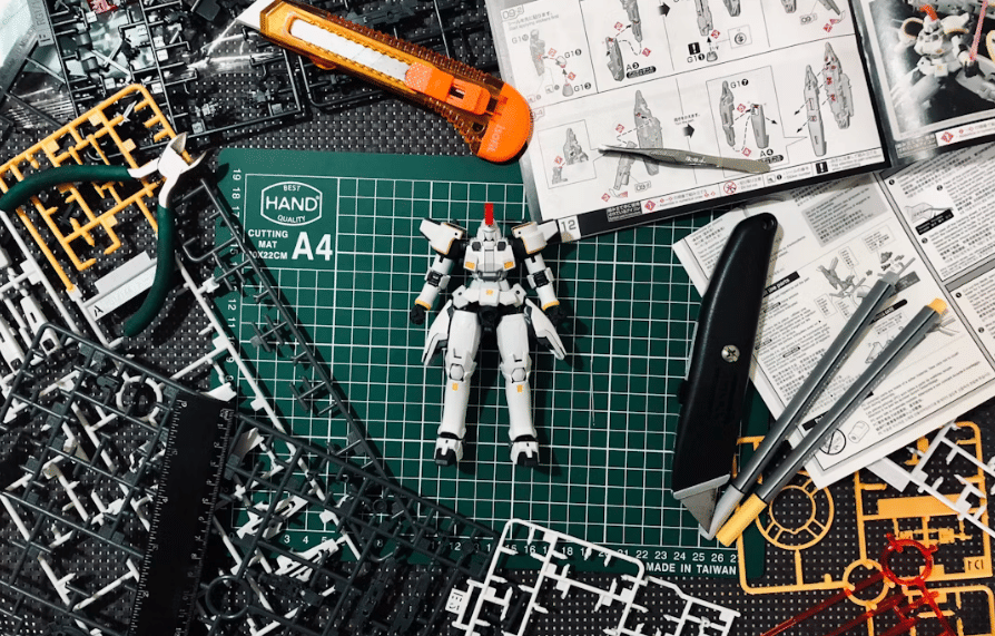 illustrasi merakit gundam