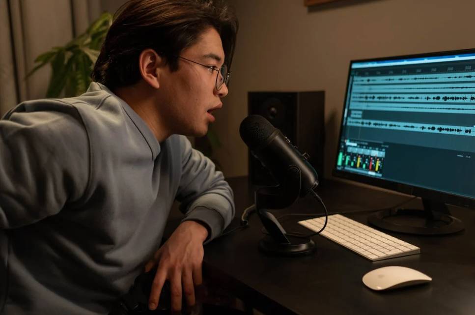 illustrasi pria membuat musik (pexels.com/cottonbro studio)