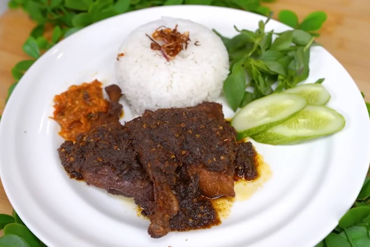 ilustrasi ayam goreng madura bumbu hitam (YouTube.com/Tashi Athasyia)
