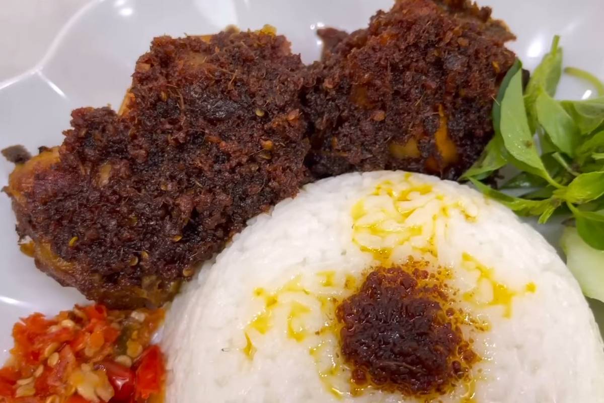 ilustrasi ayam goreng madura bumbu hitam (YouTube.com/Ika Mardatilah)