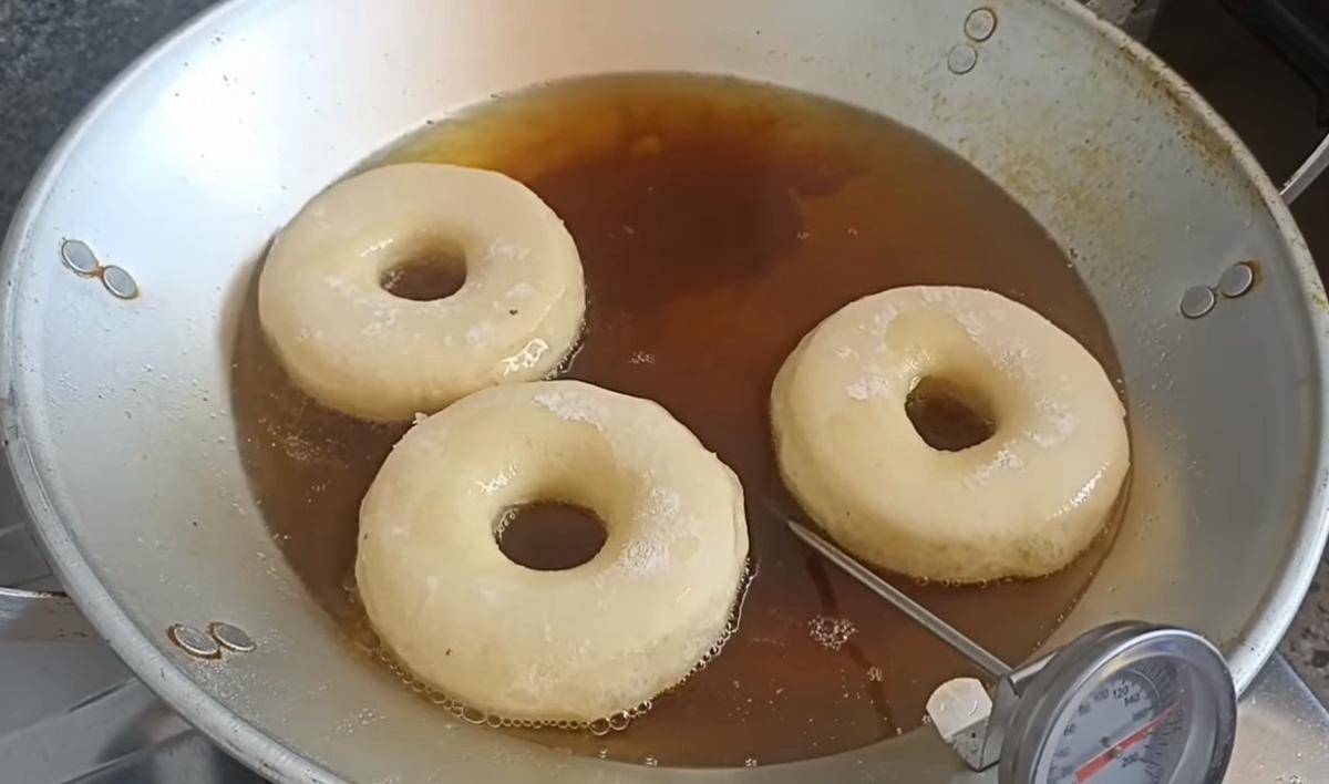 ilustrasi menggoreng donat premium (YouTube.com/Dapur Geulis)