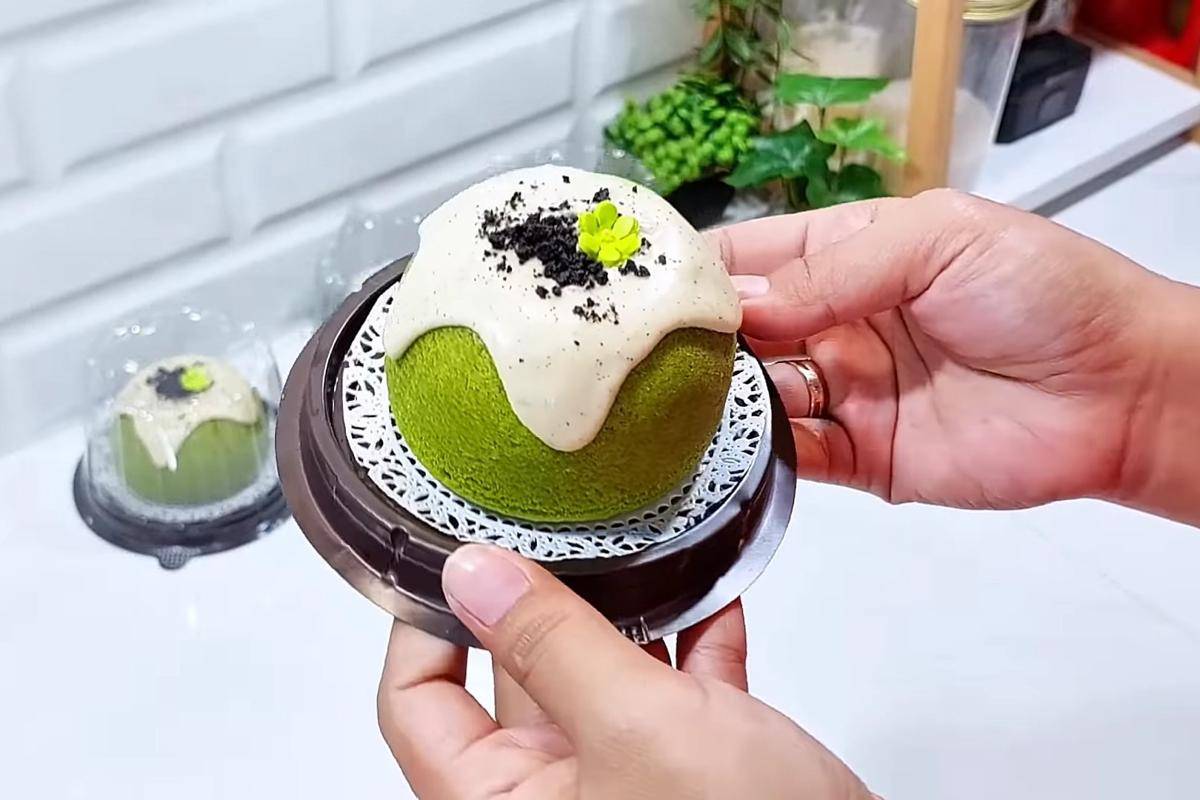 ilustrasi bolu matcha lumer