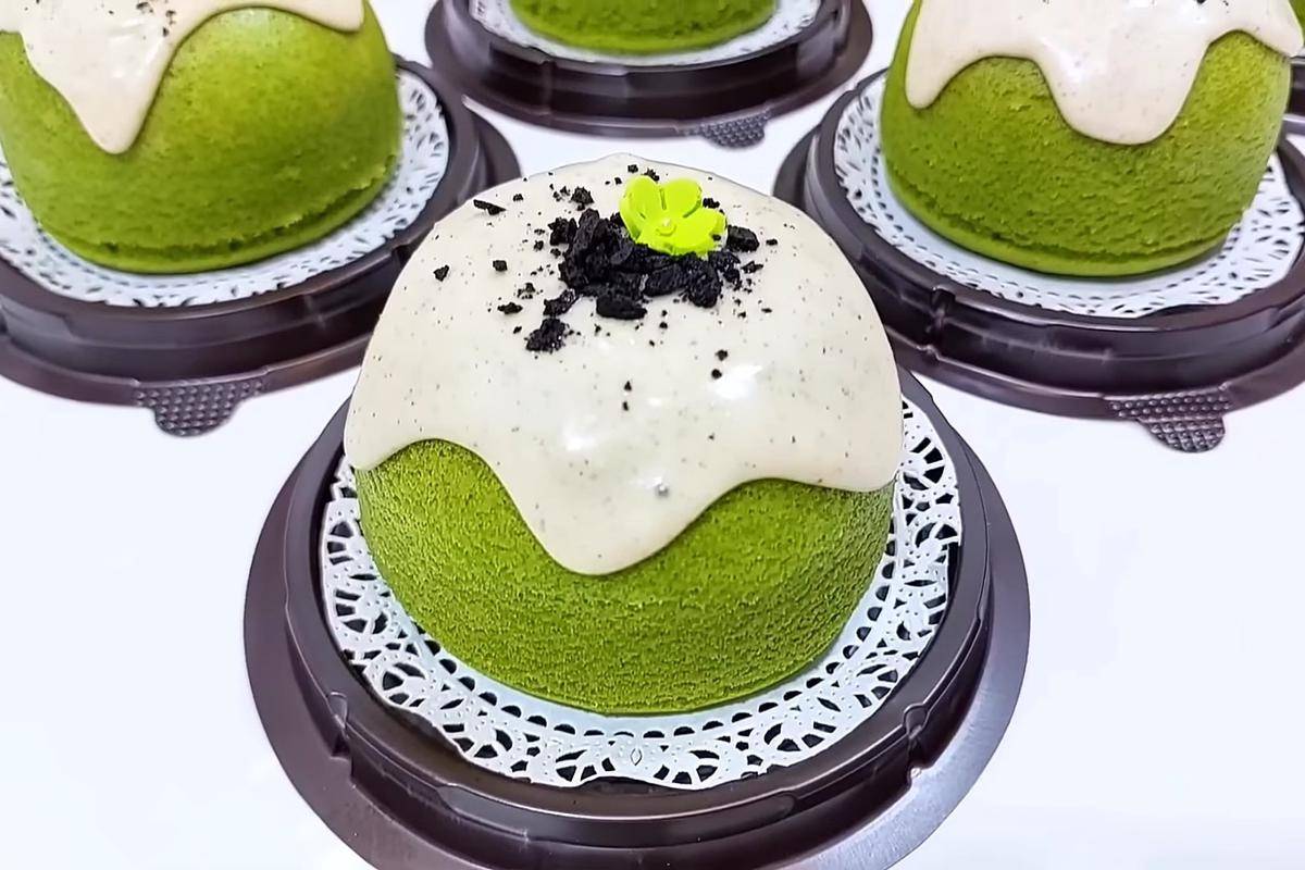 ilustrasi bolu matcha lumer