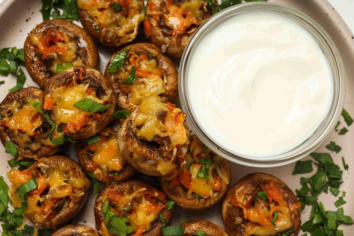 ilustrasi stuffed mushrooms (freepik.com/atlascompany)