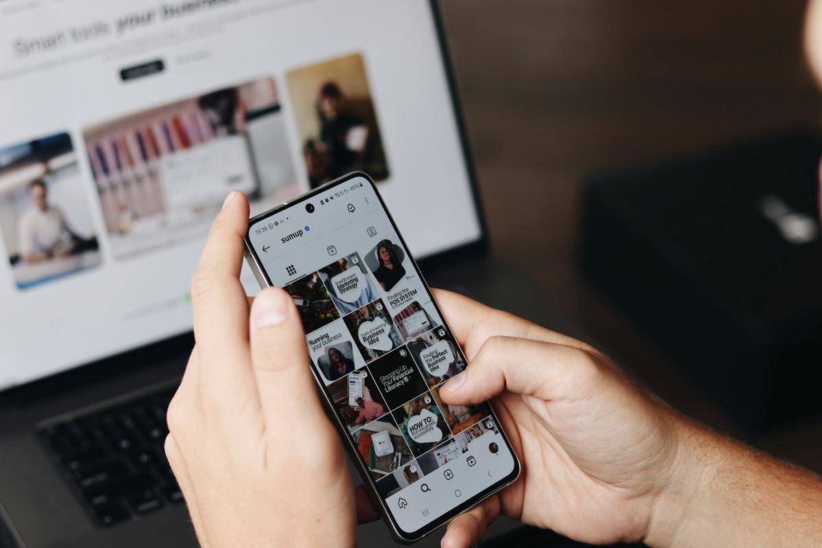 ilustrasi menjadi admin media sosial (unsplash.com/sumup)