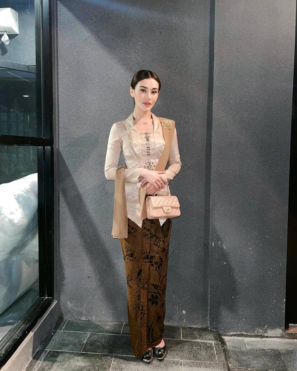 Inspirasi OOTD ala Aliyah Massaid
