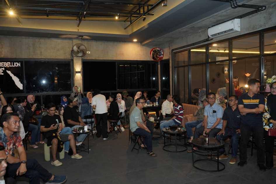 Grand Opening Cafe Komaskyfall X Familie oleh Wali Kota Metro